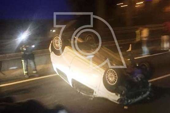 Un conductor sale ileso pese a volcar con su vehículo en la autovía GC-1 (Foto TA)